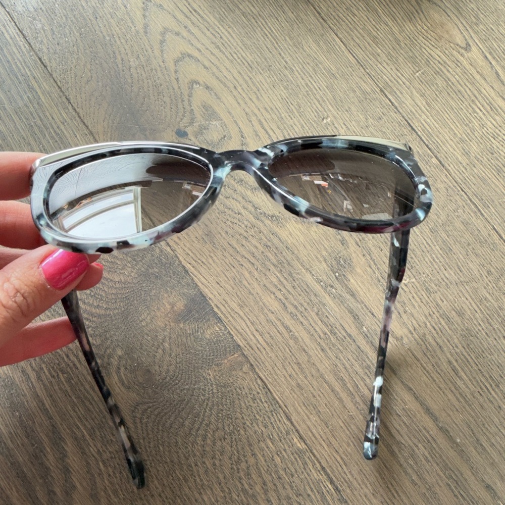 MCM Grey Marble Tortoiseshell Women’s Sunglasses. EUC - Picture 2 of 6